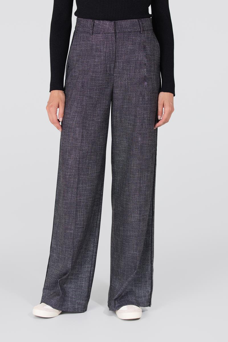 13507929-8719572178285_01