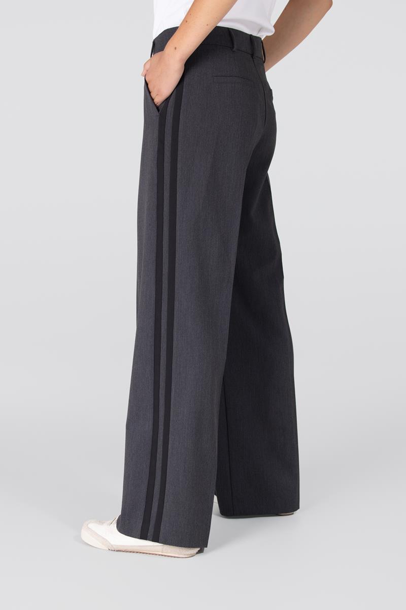 13508027-8719572179329_07