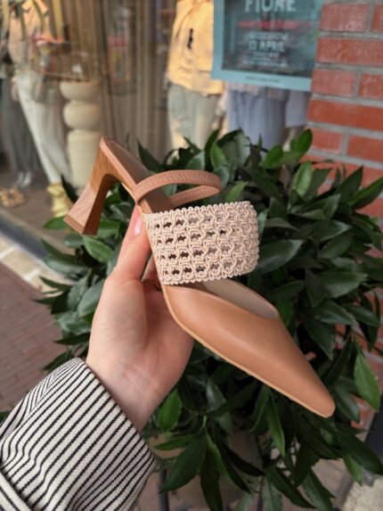 Hispanitas pump bruin elastiek